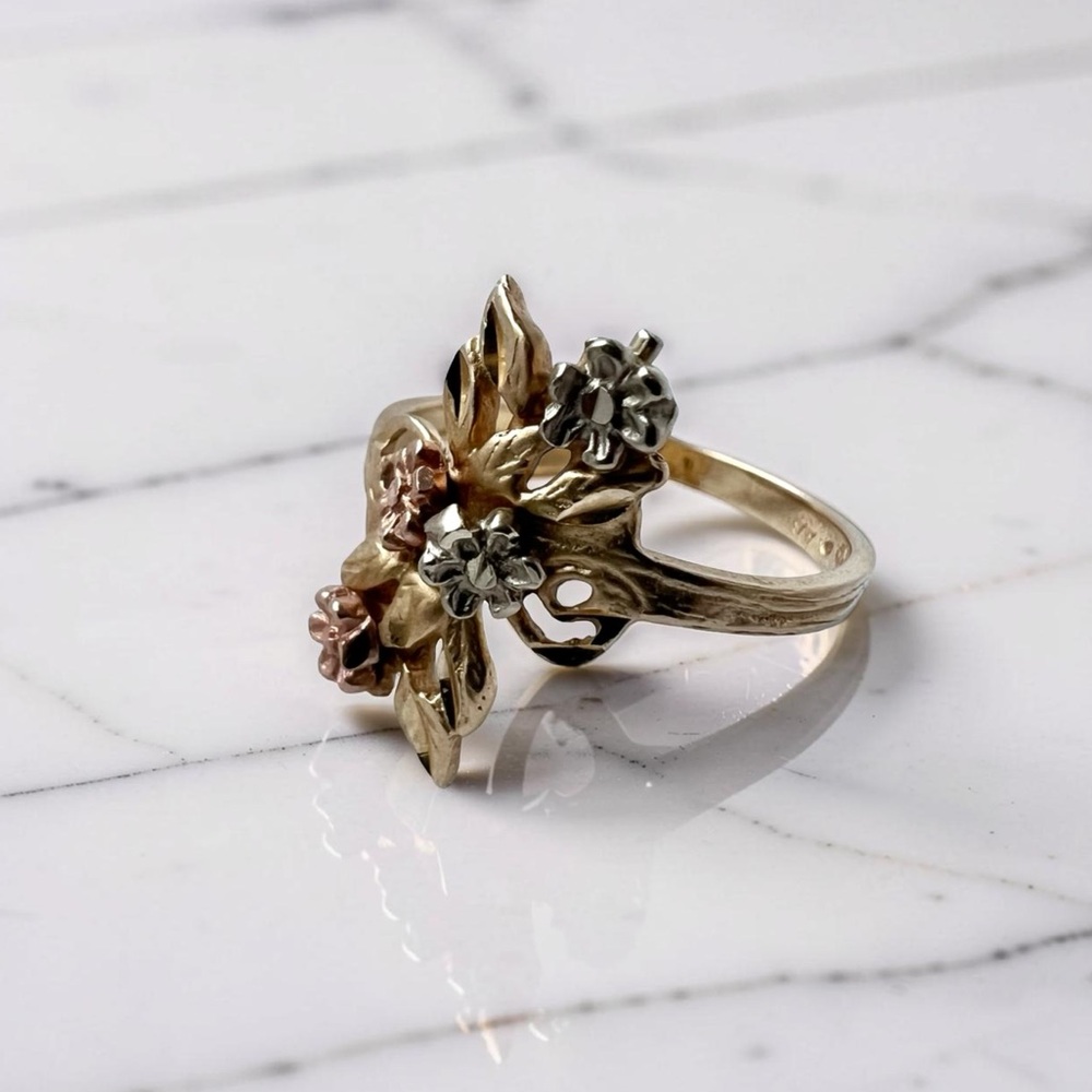 VTG 14K Gold Ring Size 5 Floral Tri Color
